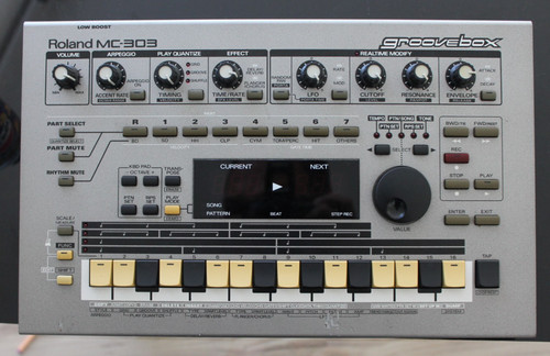 Roland 303 groovebox - roland, mc-303