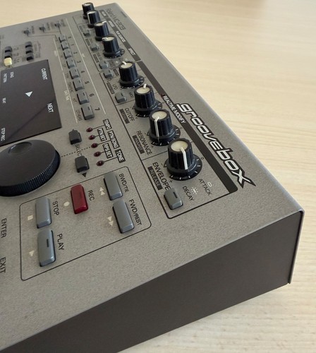 Roland 303 groovebox top - mc-303,