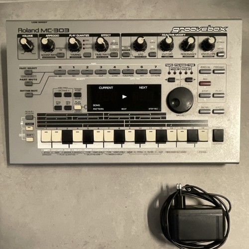Roland 303 groovebox - mc-303,
