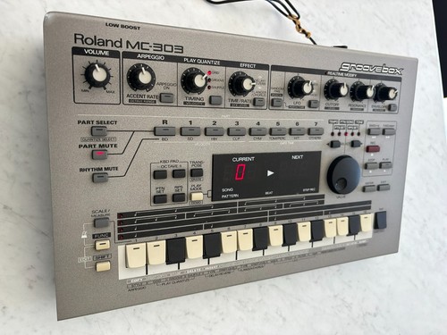 Roland mc303 synthesizer - roland,