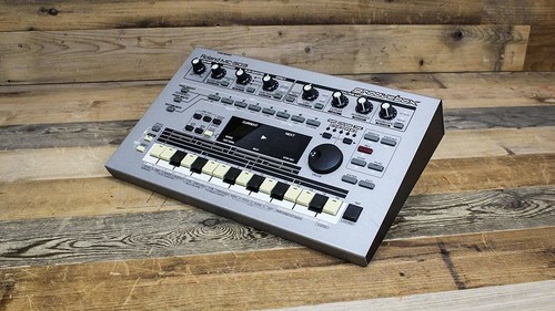 Roland 303 dance sequencer - roland,