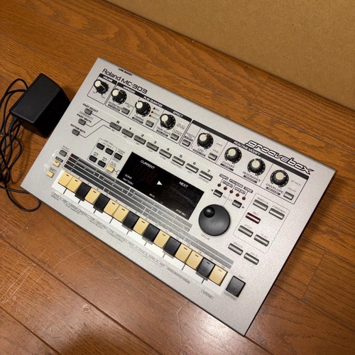 Roland 303 groovebox - mc-303,