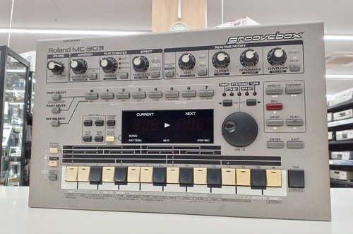 Roland 303 groovebox sample - mc-303,